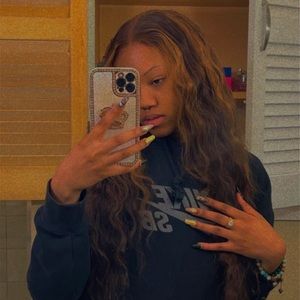 Meet your Posher, Mychela